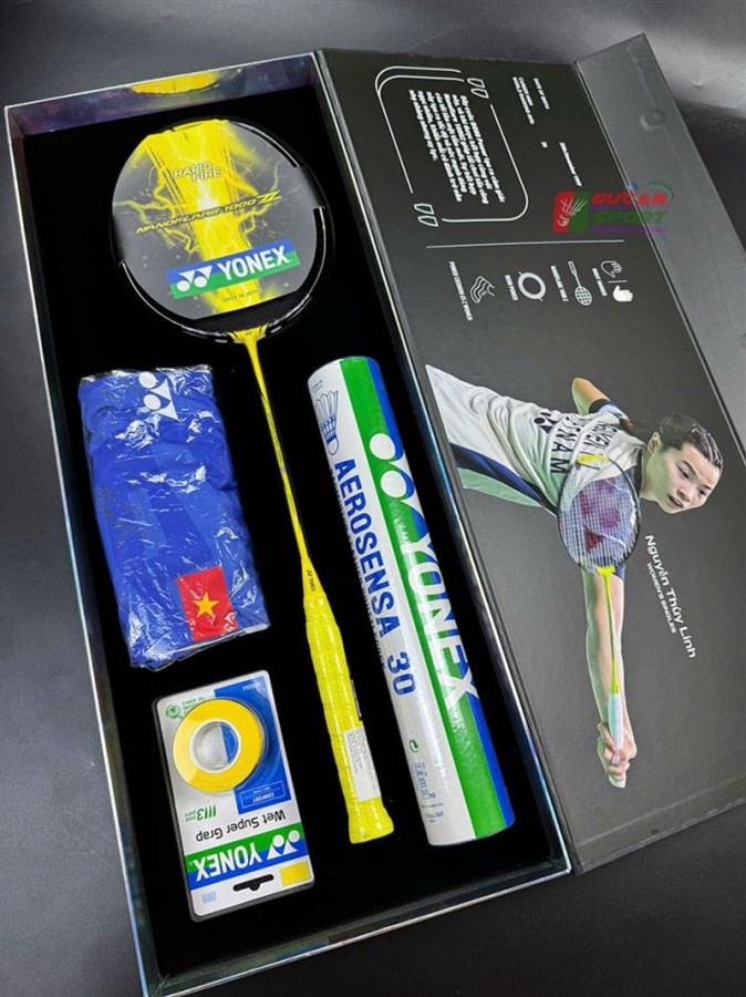 Set Cầu Lông Yonex 1000Z Nguyễn Thuỳ Linh | Chữ ký