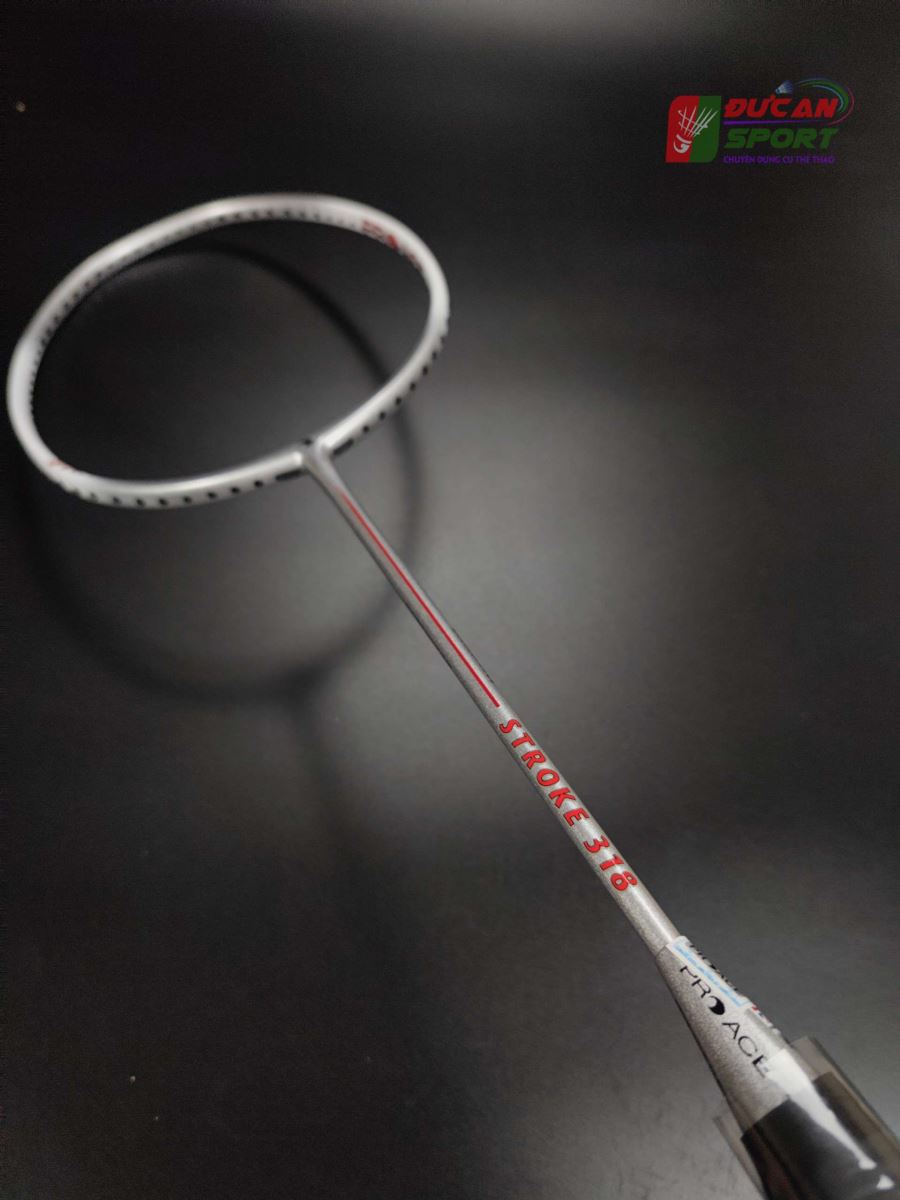 Proace Stroke 318 là cây vợt được hãng Proace thiết kế và sản xuất cho người chơi phong trào