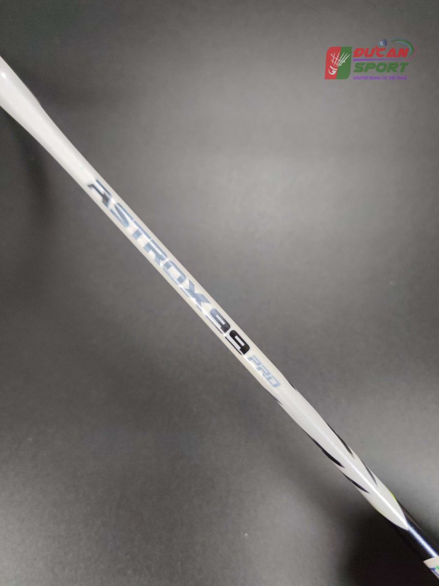 Thân vợt Astrox 99 Pro được dũa mỏng hơn với công nghệ Extra Slim Shaft