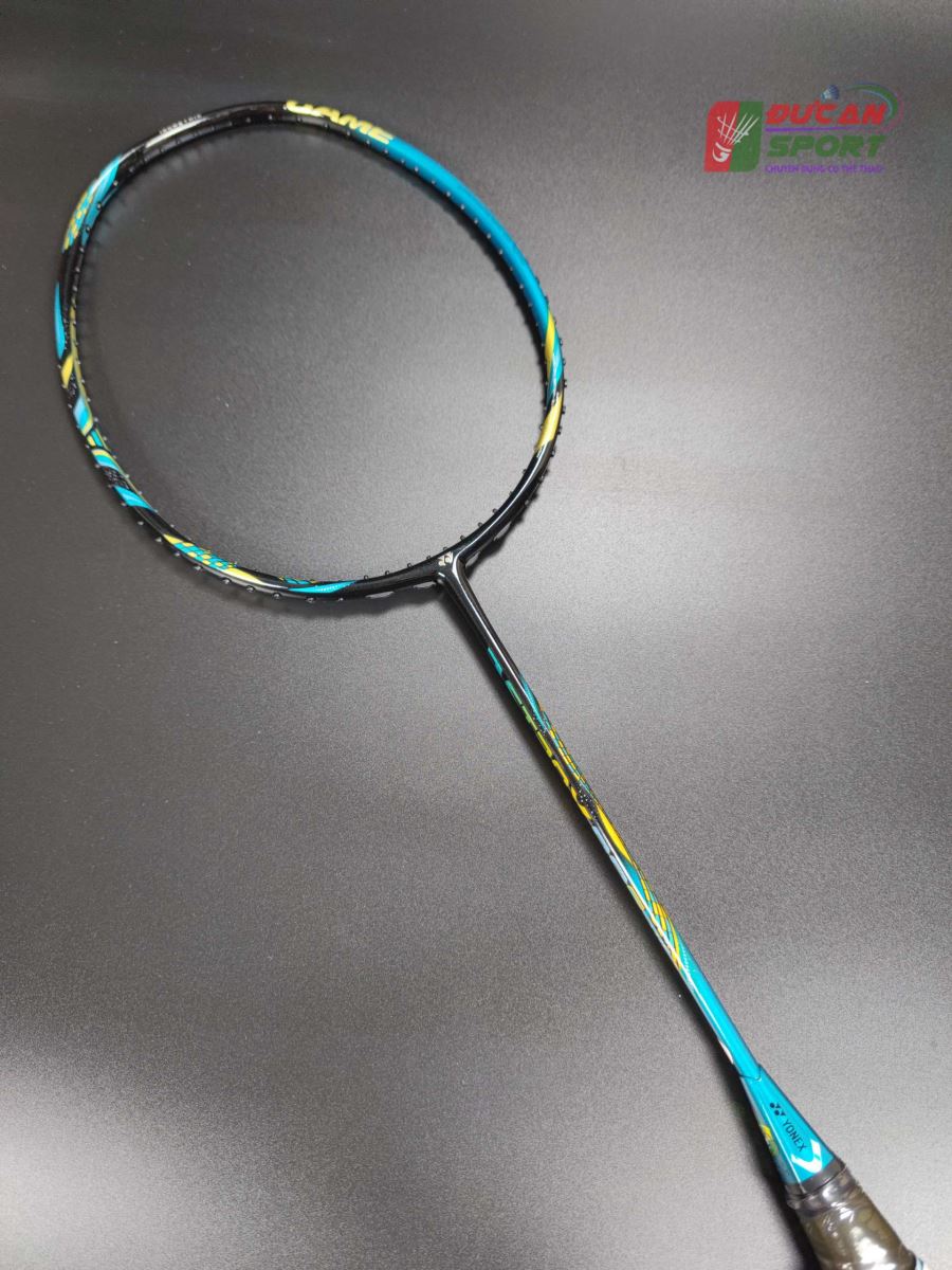 Yonex Astrox 88S Game bắt măt với màu xanh ngọc lục bảo kết hợp màu đen ngọc bích moyu