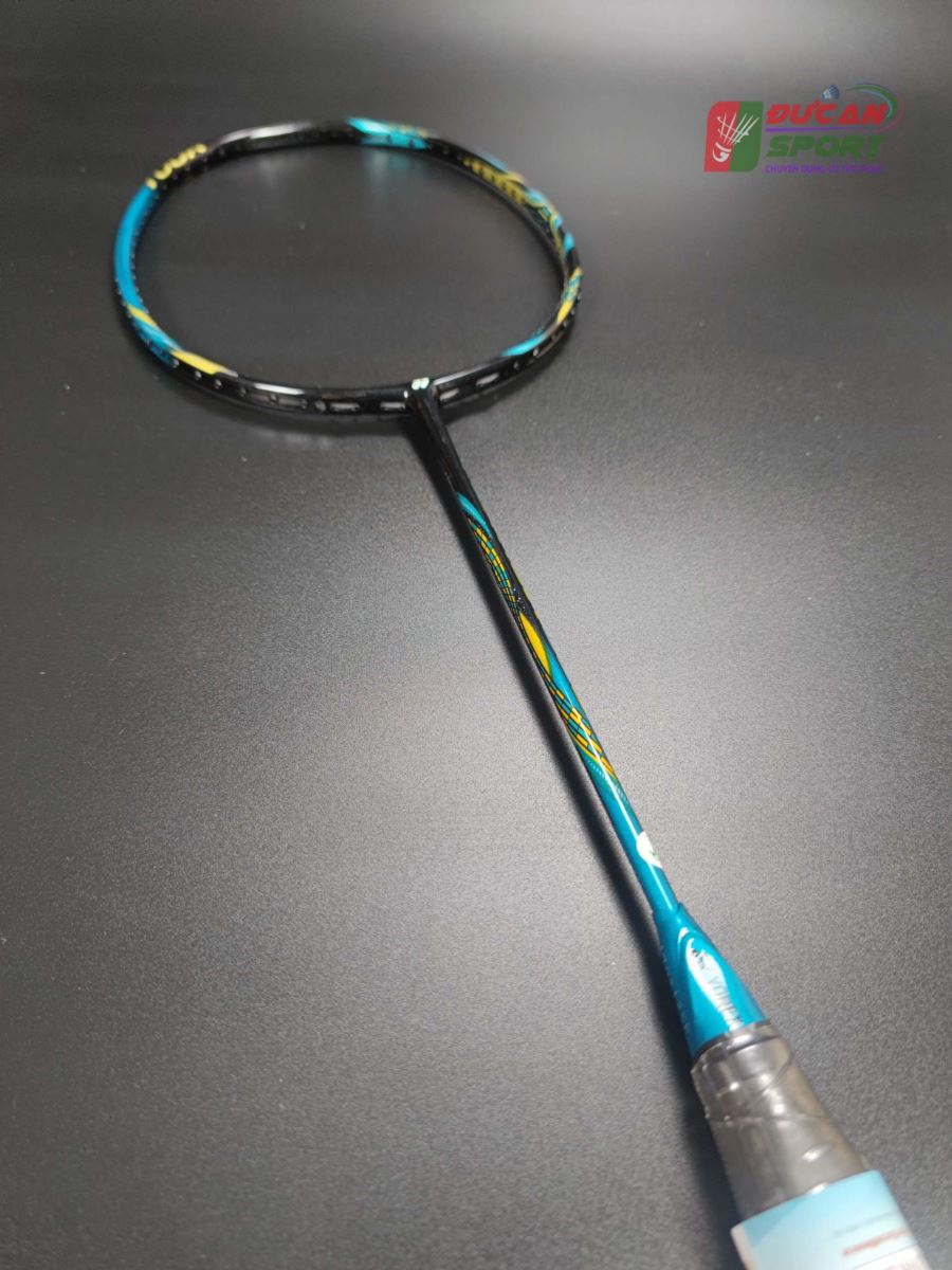 Yonex Astrox 88S Tour là phiên bản tầm trung cao cấp của Astrox 88S Pro